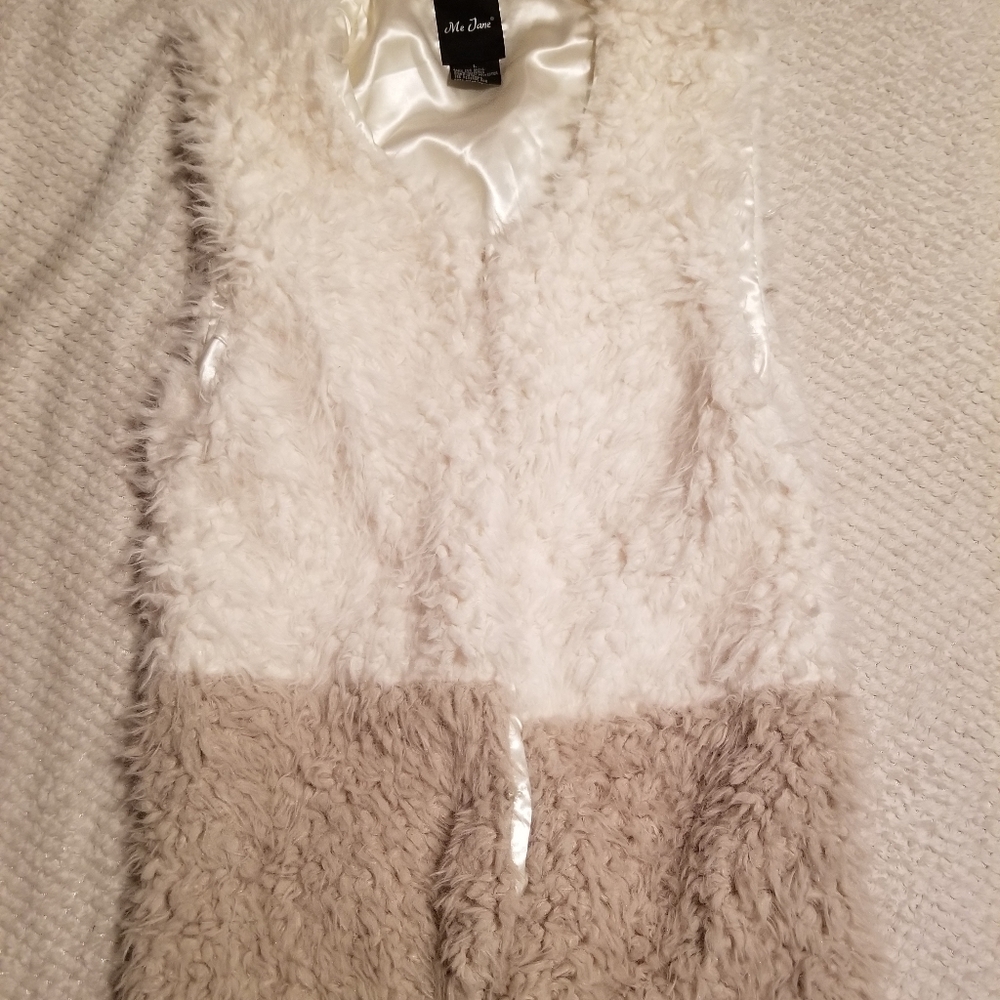 Cute faux fur vest by Me Jane, size Large.